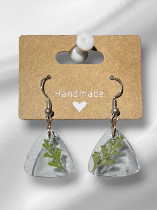 None Jewelry - Handmade Clear Resin Earrings with Green Leaf Design